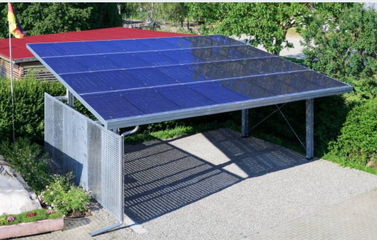 Solar port garage con paneles solares
